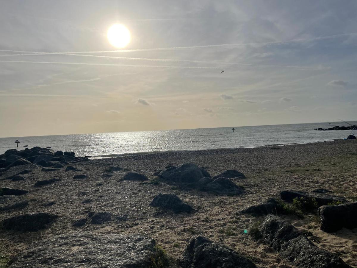 Summer Breeze Deluxe Caravan Rental Saint Osyth 外观 照片