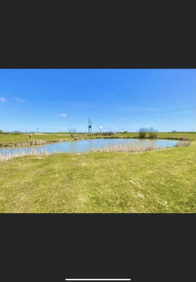 Summer Breeze Deluxe Caravan Rental Saint Osyth 外观 照片